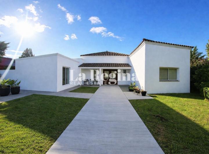 Casa · 200m² · 6 Ambientes · 4 Cocheras