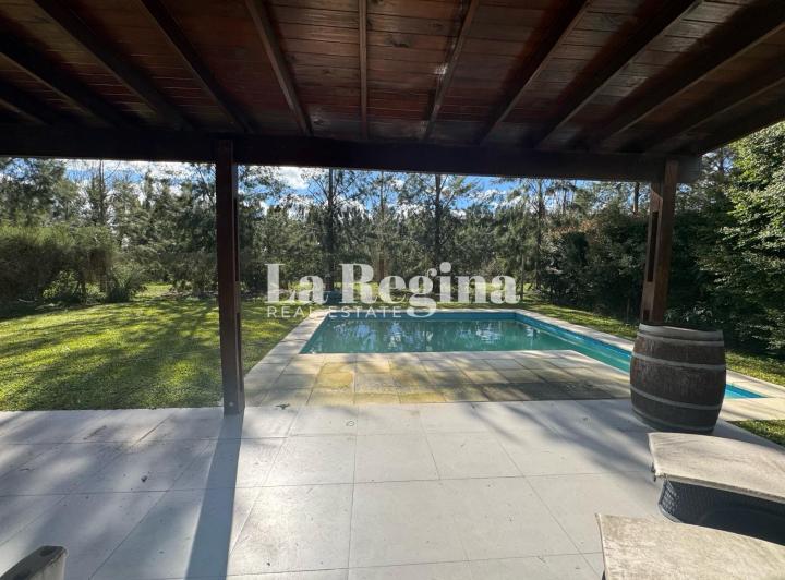 Casa · 220m² · 4 Ambientes · 3 Cocheras