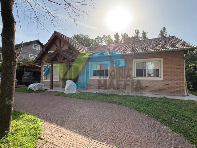 Casa · 140m² · 5 Ambientes · 2 Cocheras