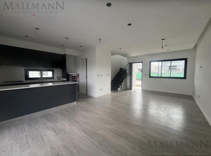 Casa · 130m² · 4 Ambientes · 1 Cochera