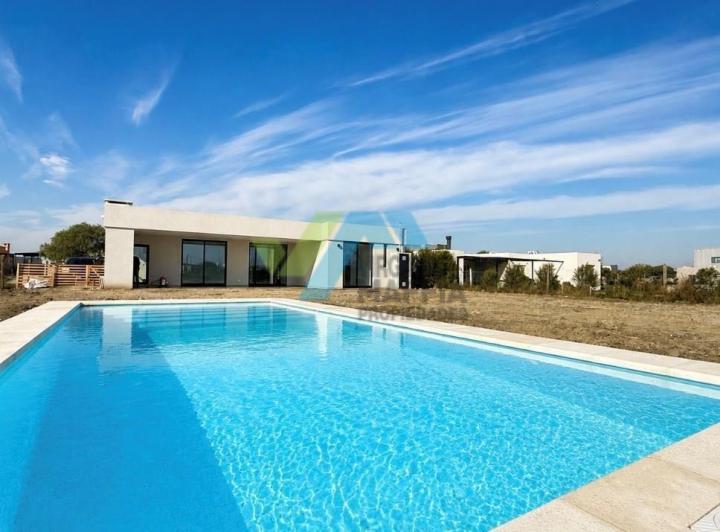 Casa · 188m² · 5 Ambientes · 2 Cocheras
