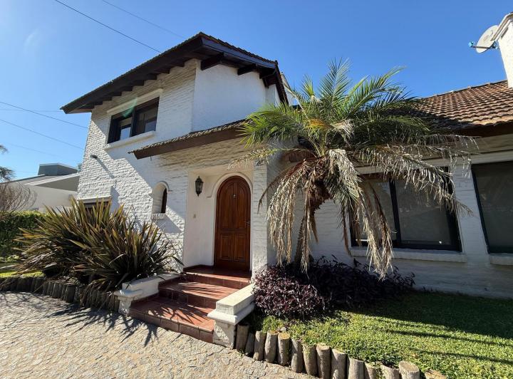 Casa · 171m² · 5 Ambientes · 6 Cocheras
