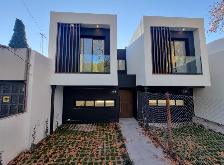 Casa · 122m² · 4 Ambientes · 1 Cochera