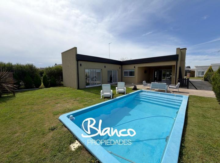 Casa · 163m² · 4 Ambientes · 1 Cochera
