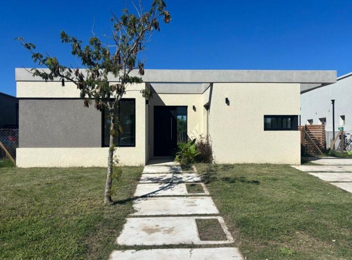 Casa · 120m² · 4 Ambientes · 2 Cocheras