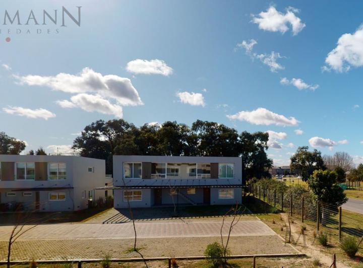 Casa · 128m² · 4 Ambientes · 2 Cocheras