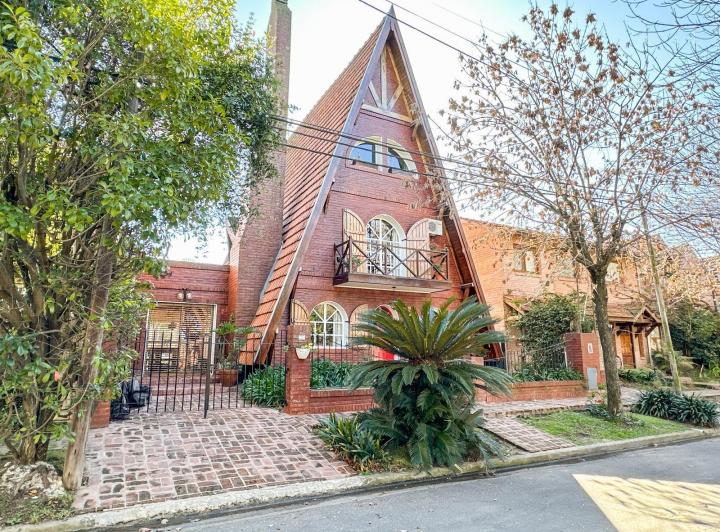 Casa · 230m² · 5 Ambientes