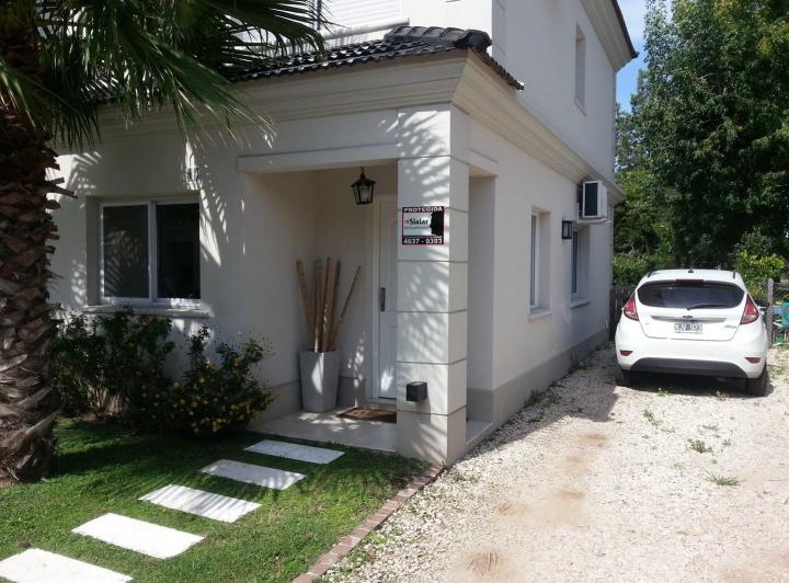 Casa · 75m² · 3 Ambientes · 2 Cocheras