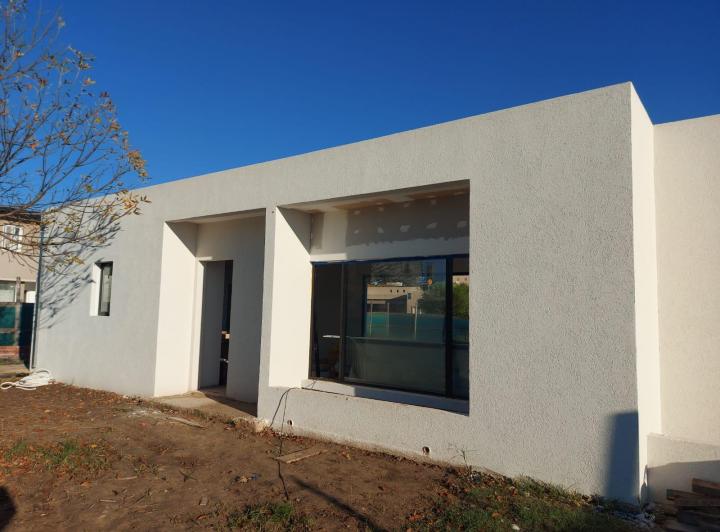 Casa · 140m² · 4 Ambientes · 2 Cocheras