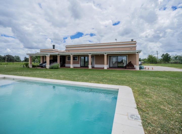 Casa · 97m² · 1 Ambiente · 2 Cocheras