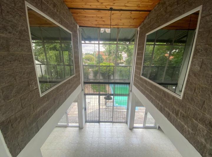 Casa · 180ha · 5 Ambientes · 1 Cochera