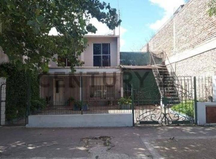Casa · 130m² · 5 Ambientes · 1 Cochera