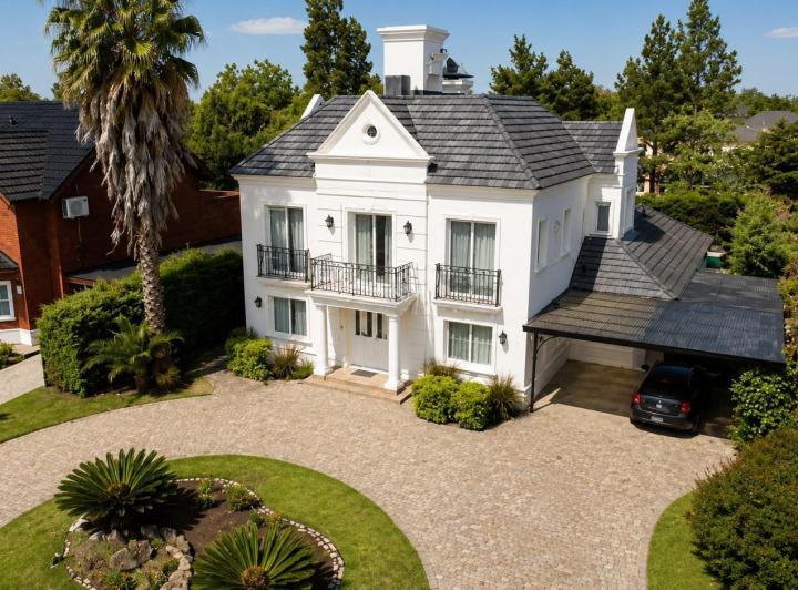 Casa · 350m² · 6 Ambientes · 4 Cocheras
