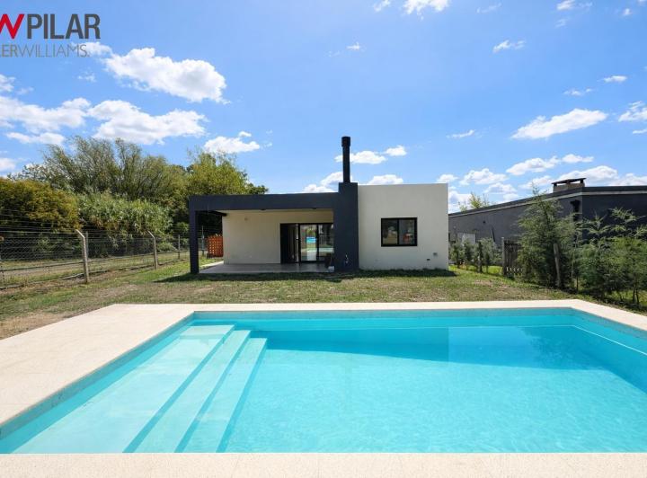 Casa · 130m² · 4 Ambientes · 3 Cocheras