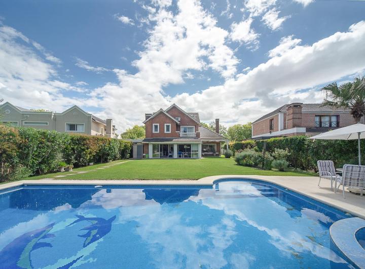 Casa · 185m² · 5 Ambientes · 1 Cochera