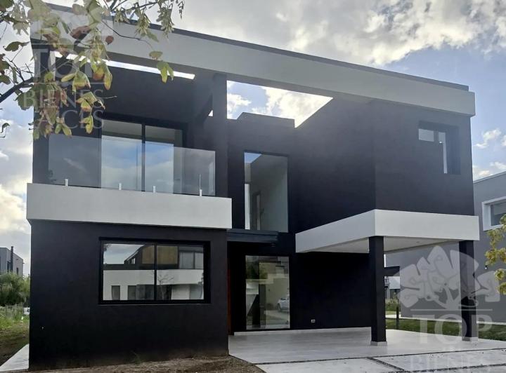 Casa · 237m² · 6 Ambientes