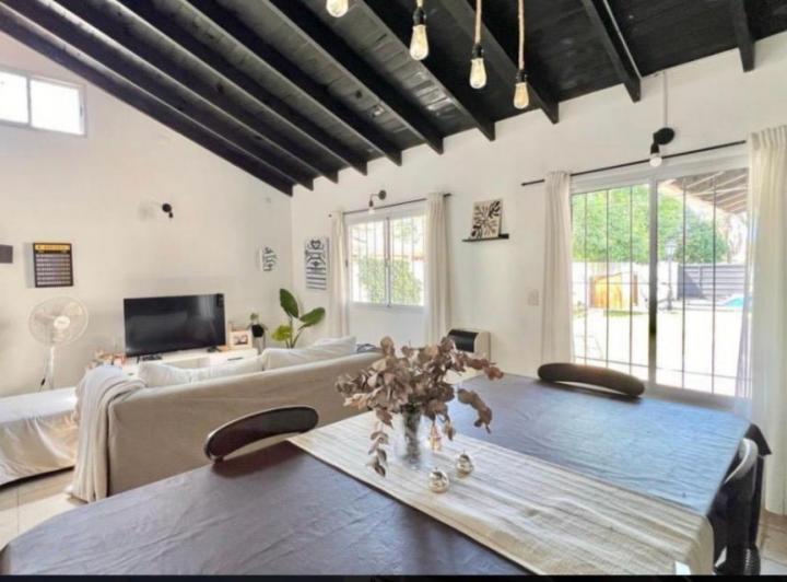 Casa · 92m² · 4 Ambientes · 3 Cocheras