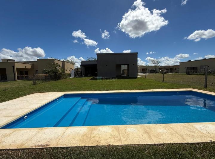 Casa · 130m² · 4 Ambientes · 2 Cocheras