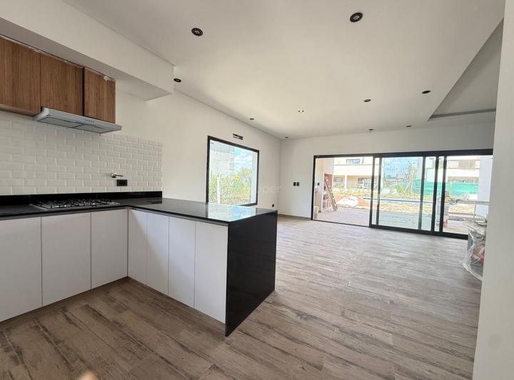 Casa · 143m² · 4 Ambientes · 2 Cocheras