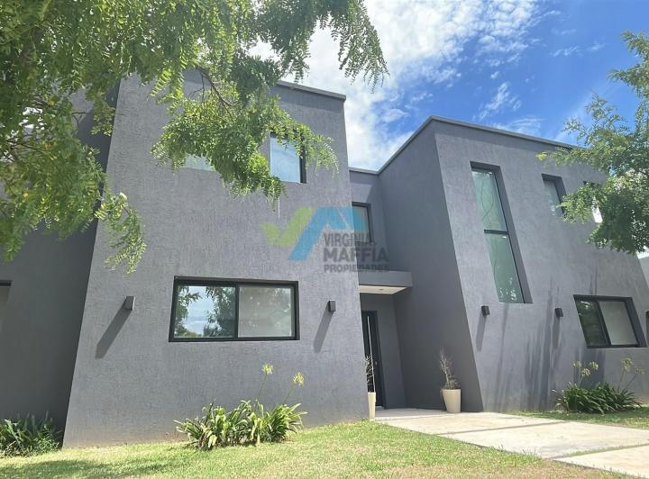 Casa · 200m² · 5 Ambientes · 2 Cocheras