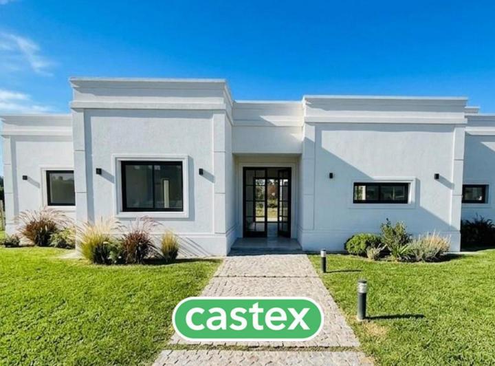 Casa · 181m² · 4 Ambientes · 2 Cocheras