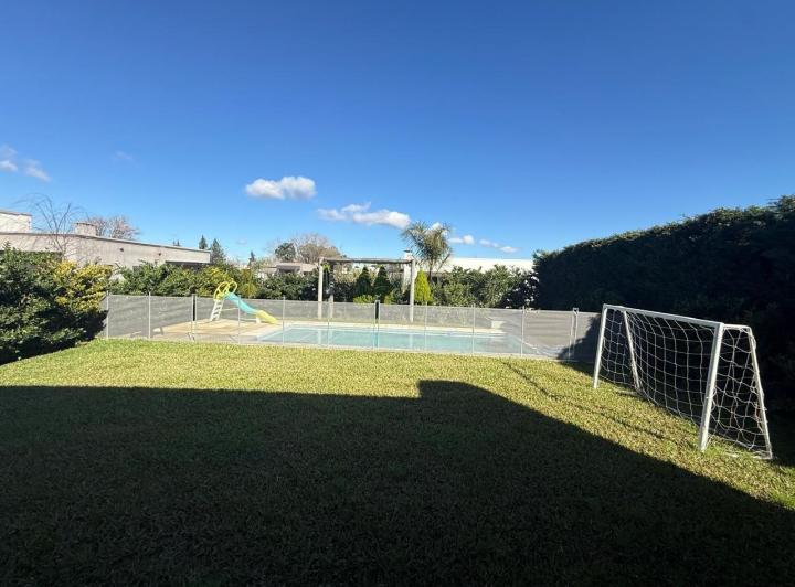 Casa · 140m² · 4 Ambientes · 1 Cochera