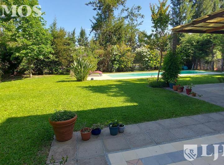 Casa · 228m² · 7 Ambientes · 2 Cocheras