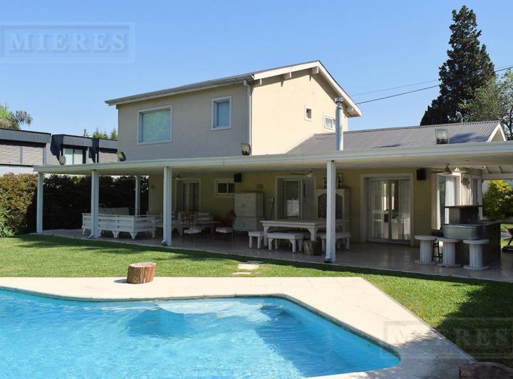 Casa · 200m² · 7 Ambientes · 2 Cocheras