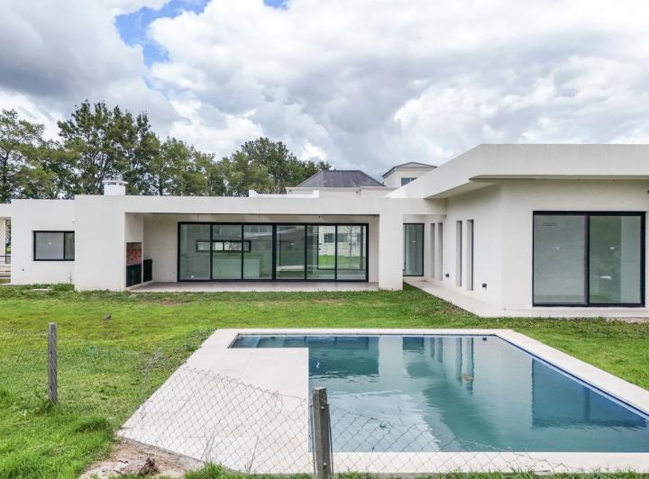 Casa · 175m² · 4 Ambientes · 2 Cocheras