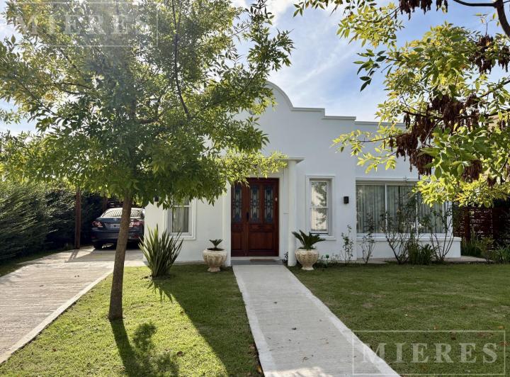 Casa · 126m² · 4 Ambientes · 2 Cocheras