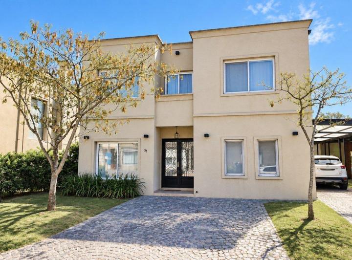 Casa · 183m² · 5 Ambientes · 2 Cocheras