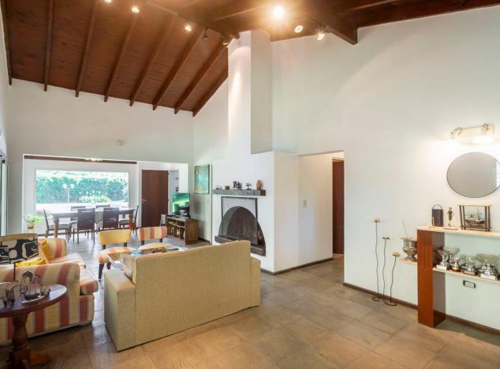 Casa · 132m² · 4 Ambientes · 2 Cocheras