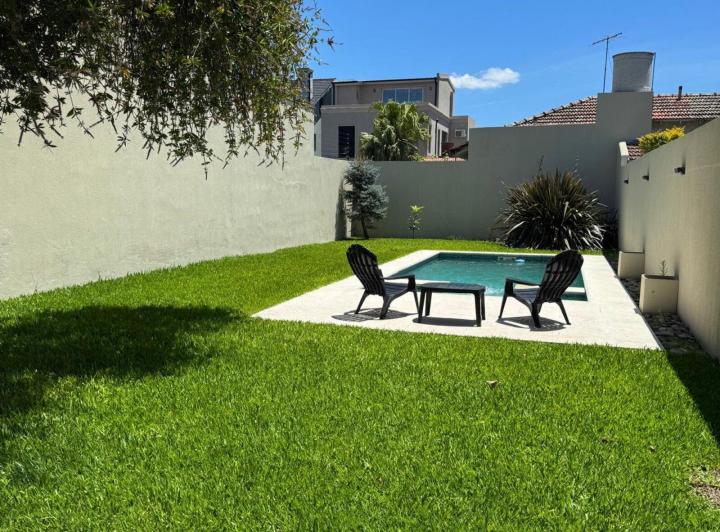 Casa · 317m² · 6 Ambientes · 3 Cocheras