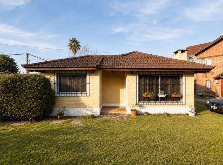 Casa · 57m² · 3 Ambientes · 2 Cocheras