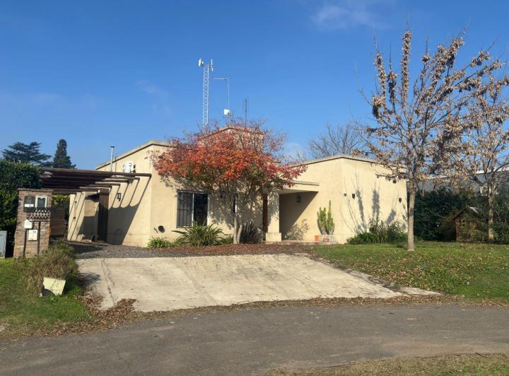 Casa · 140m² · 4 Ambientes · 2 Cocheras