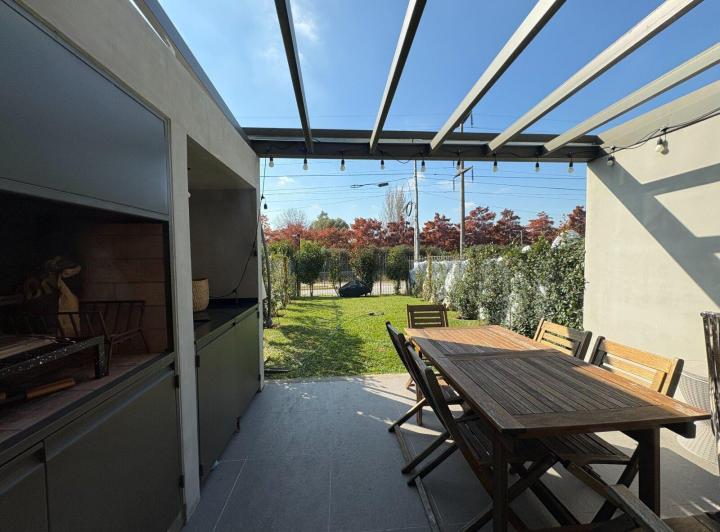 Casa · 99m² · 3 Ambientes · 2 Cocheras