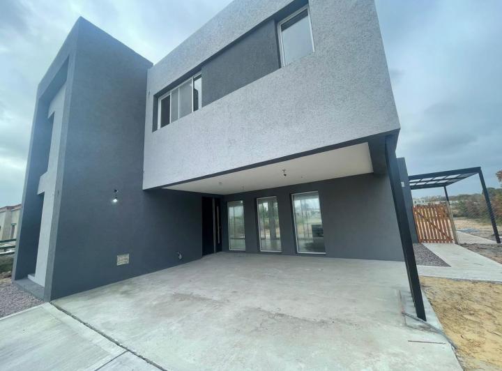 Casa · 220m² · 4 Ambientes