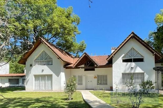 Casa · 320m² · 6 Ambientes