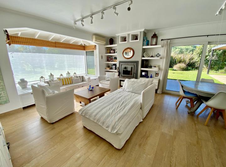 Casa · 500m² · 6 Ambientes · 2 Cocheras