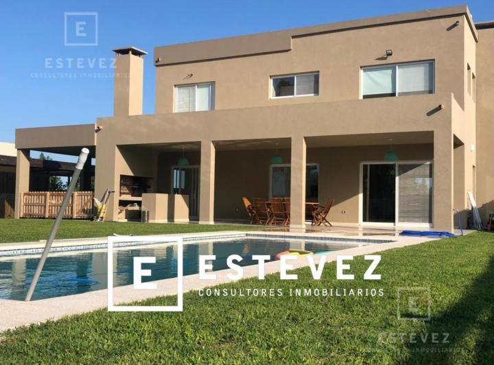 Casa · 260m² · 7 Ambientes · 4 Cocheras