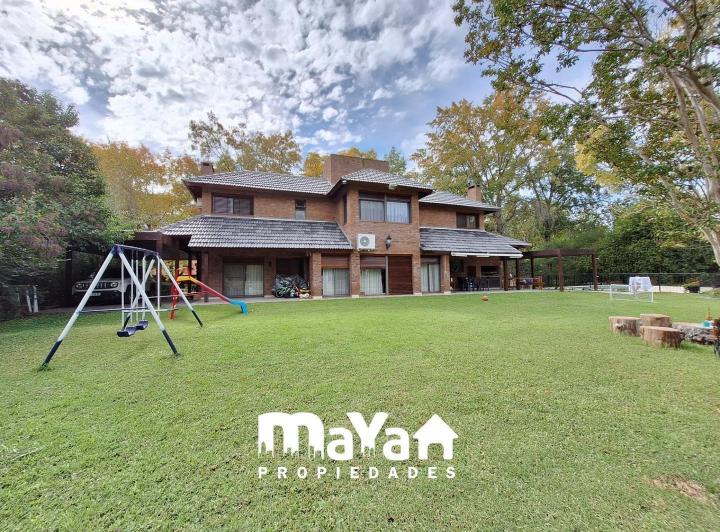 Casa · 305m² · 4 Ambientes · 4 Cocheras