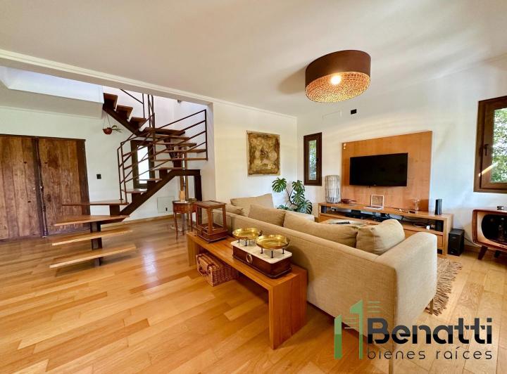 Casa · 162m² · 4 Ambientes · 2 Cocheras