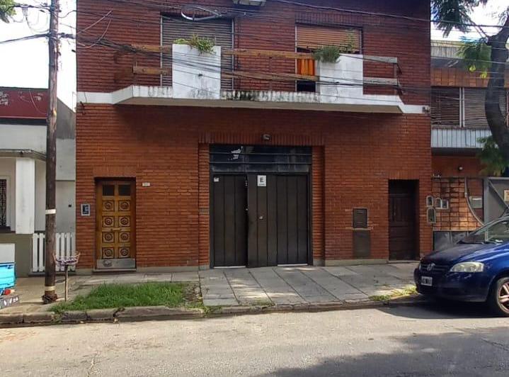 Casa · 300m² · 6 Ambientes · 9 Cocheras