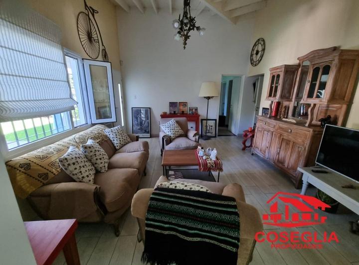 Casa · 146m² · 4 Ambientes · 2 Cocheras