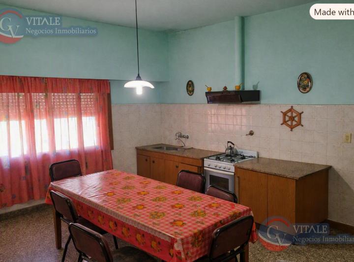 Casa · 100m² · 4 Ambientes · 2 Cocheras