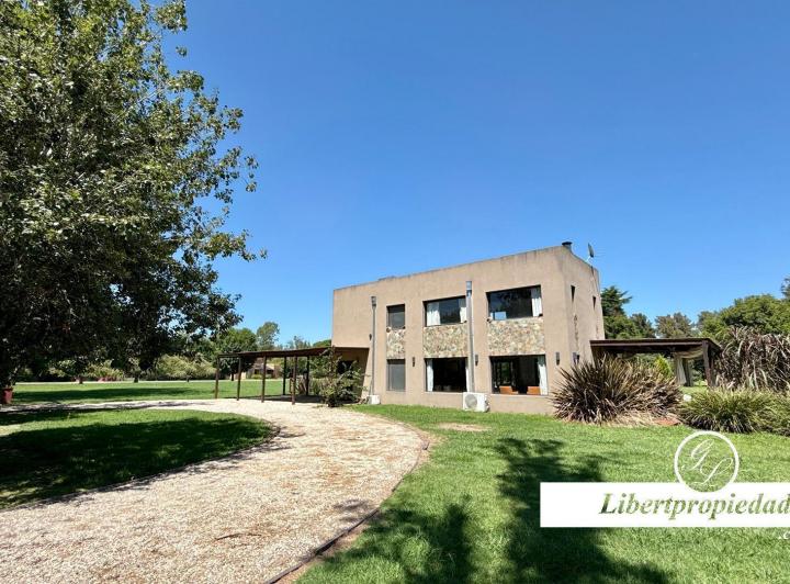 Casa · 102m² · 3 Ambientes · 3 Cocheras