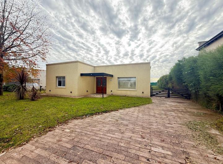 Casa · 120m² · 4 Ambientes · 4 Cocheras