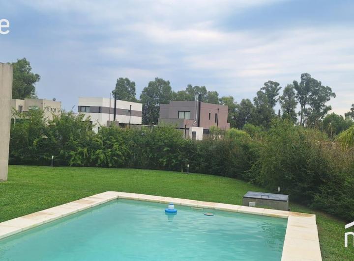 Casa · 160m² · 4 Ambientes · 3 Cocheras