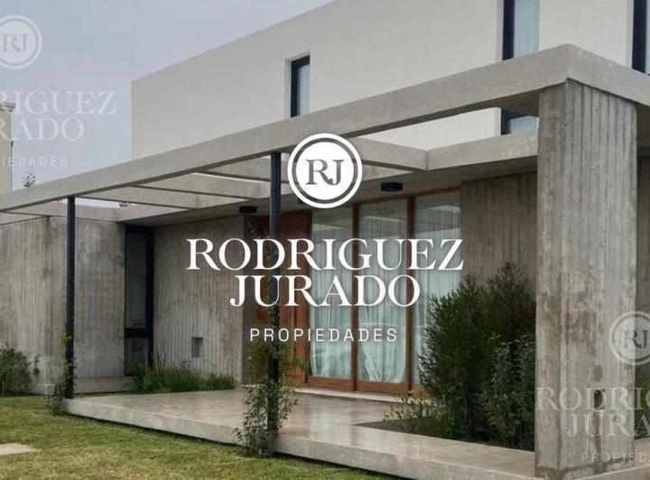 Casa · 160m² · 4 Ambientes · 2 Cocheras