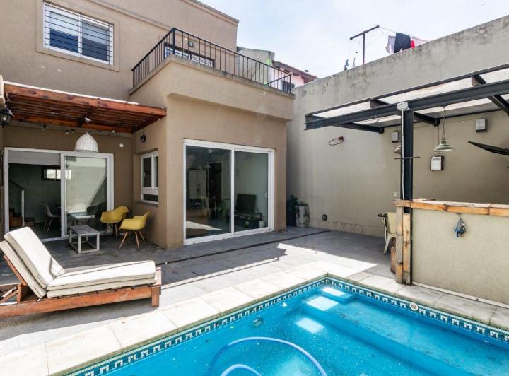 Casa · 140m² · 5 Ambientes
